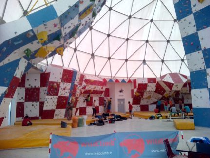 40km from Bari, there is K2, huge, modern climbing gym.